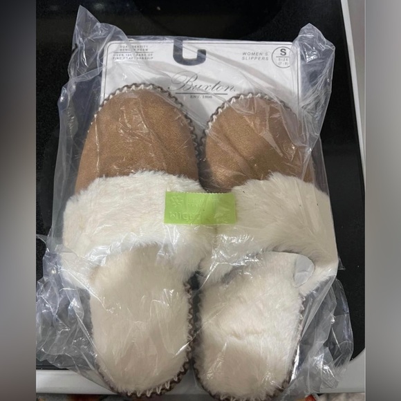 Ladies Slippers - Picture 3 of 5